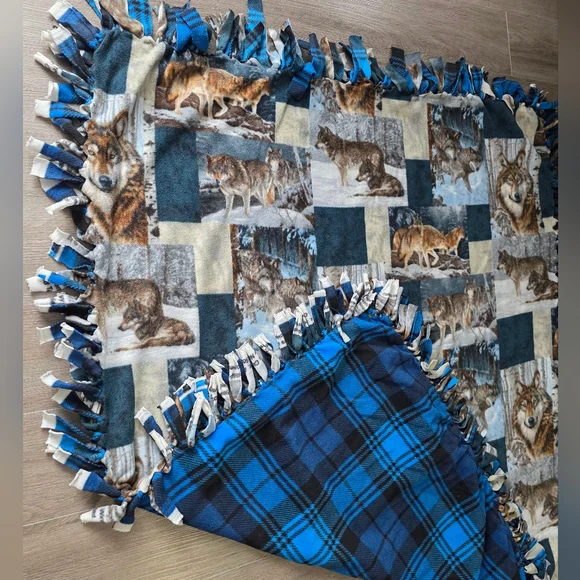 Wolf Patchwork Tie No Sew Fleece Throw Blanket Lap Blanket 50 X 60 - Picture 2 of 5